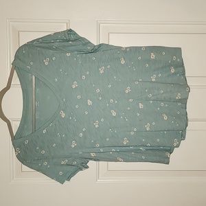 Old Navy. Women's M. Blue tee with white flowers